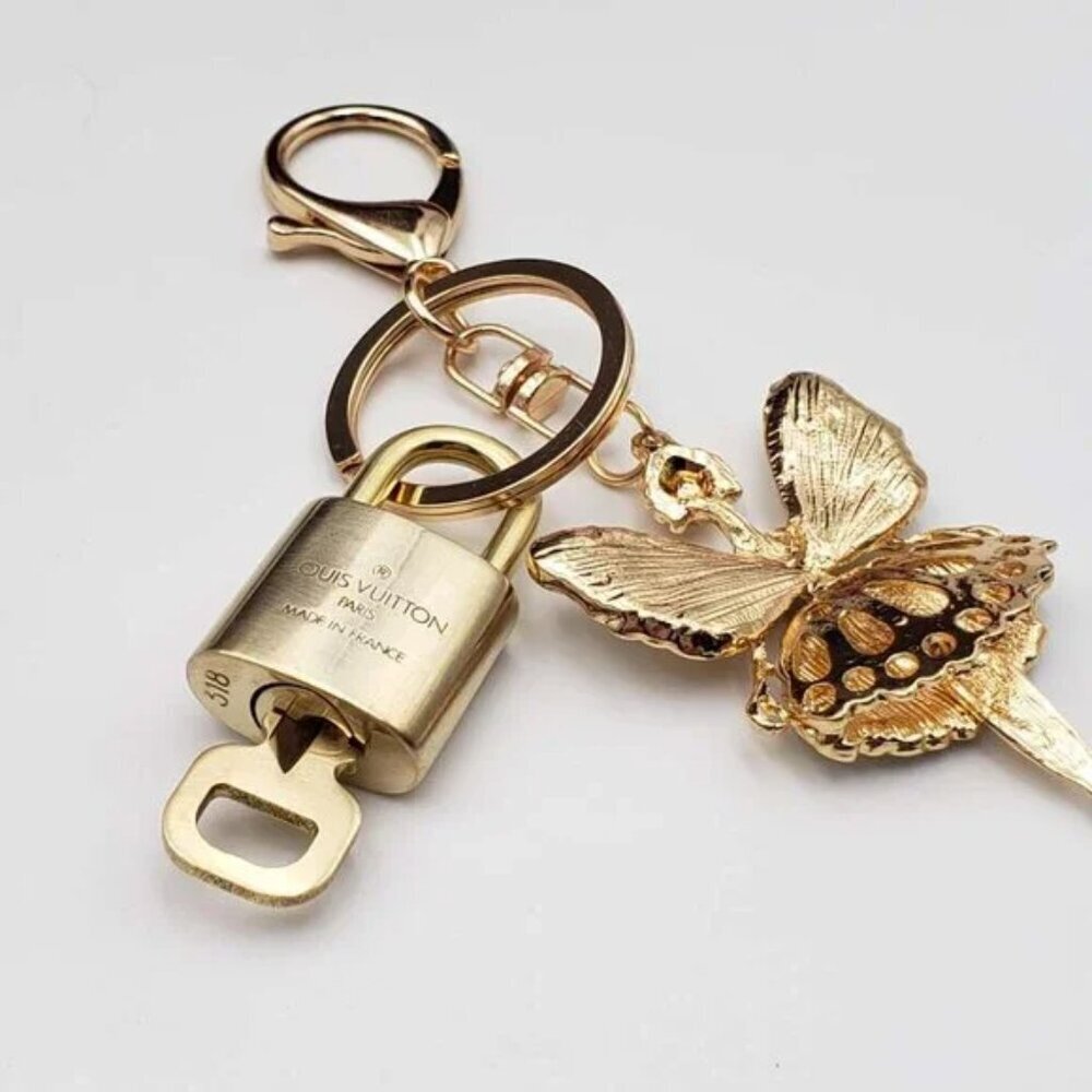 Louis Vuitton Authentic Gold Lock 🔒 Unbranded Fairy Keychain Charm for Bags - Picture 4 of 7